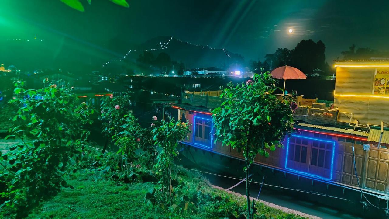 Houseboat Karima Palace Srīnagar Exterior foto